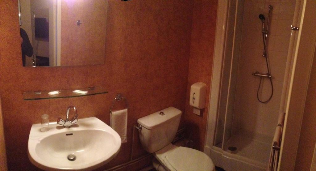Hotel De L'Abbaye Sauxillanges Δωμάτιο φωτογραφία