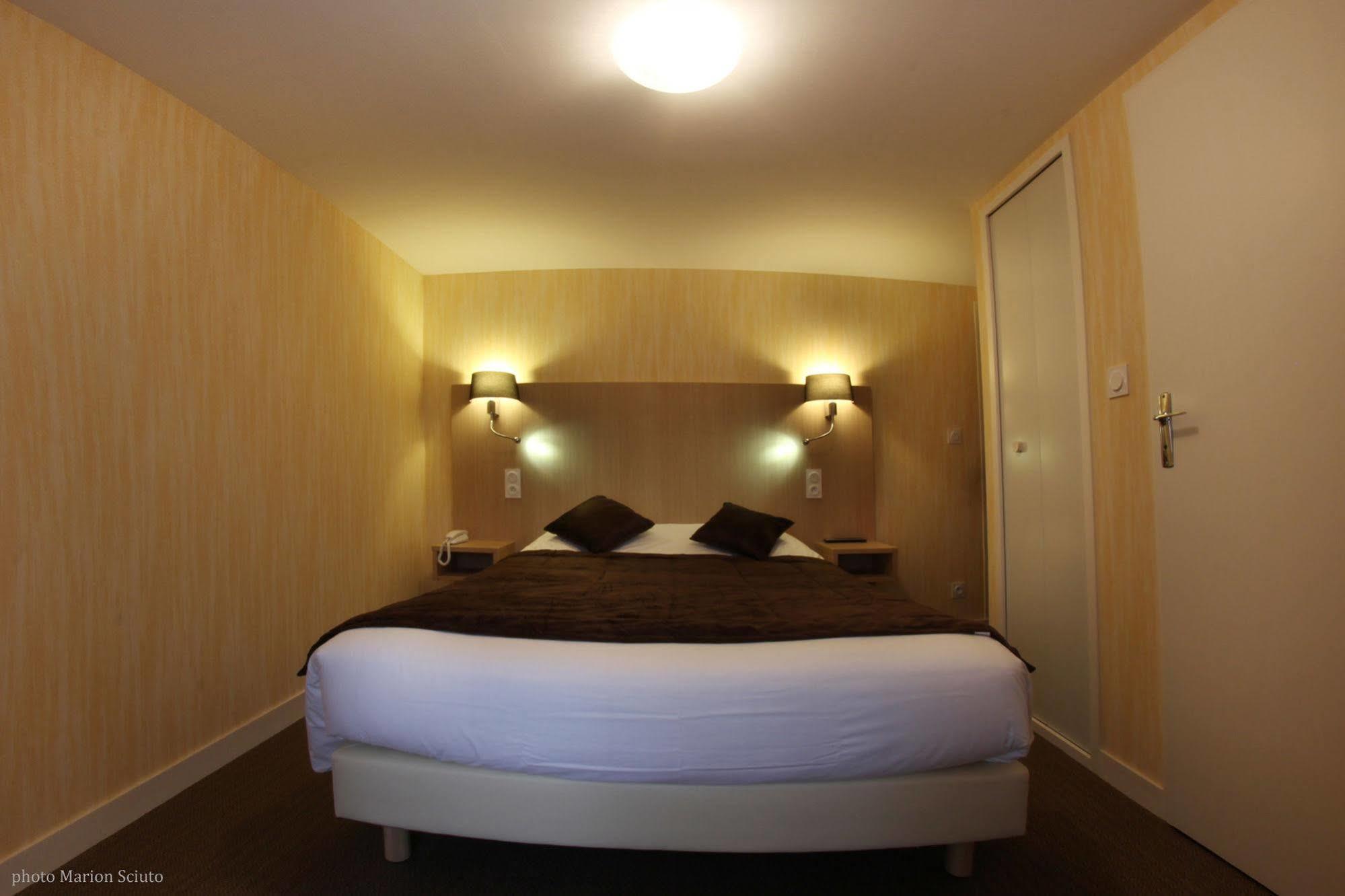 Hotel De L'Abbaye Sauxillanges Εξωτερικό φωτογραφία